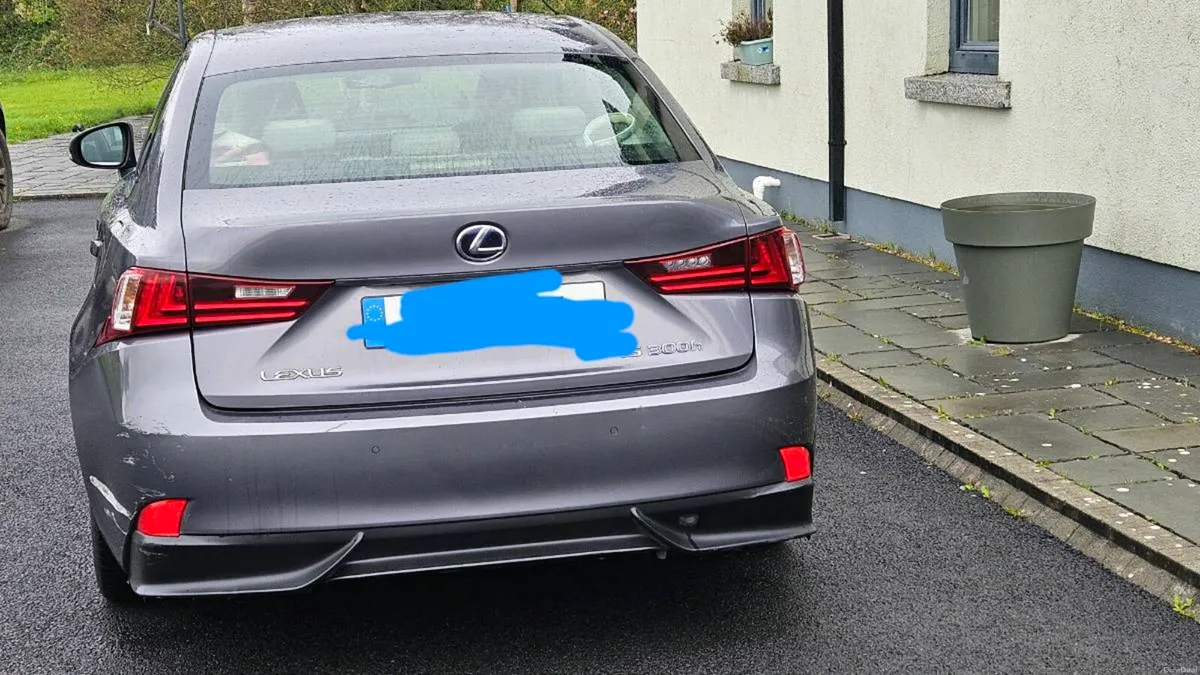 Lexus hybrid - Image 2