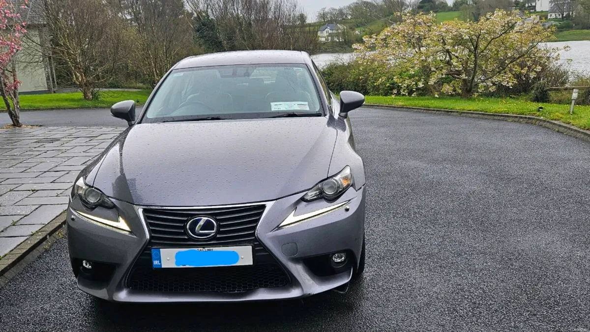 Lexus hybrid - Image 3