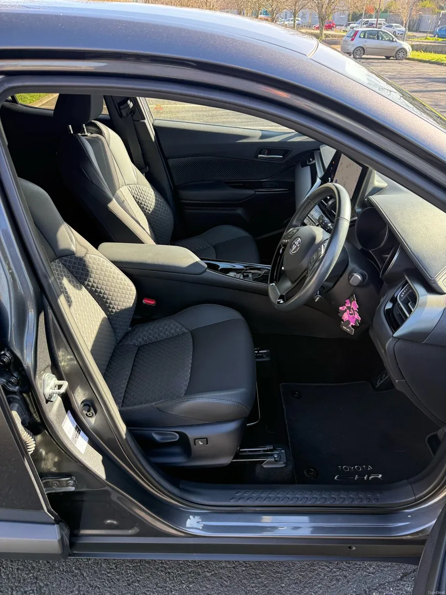 Toyota CHR Sport Hybrid 2022 - Image 4