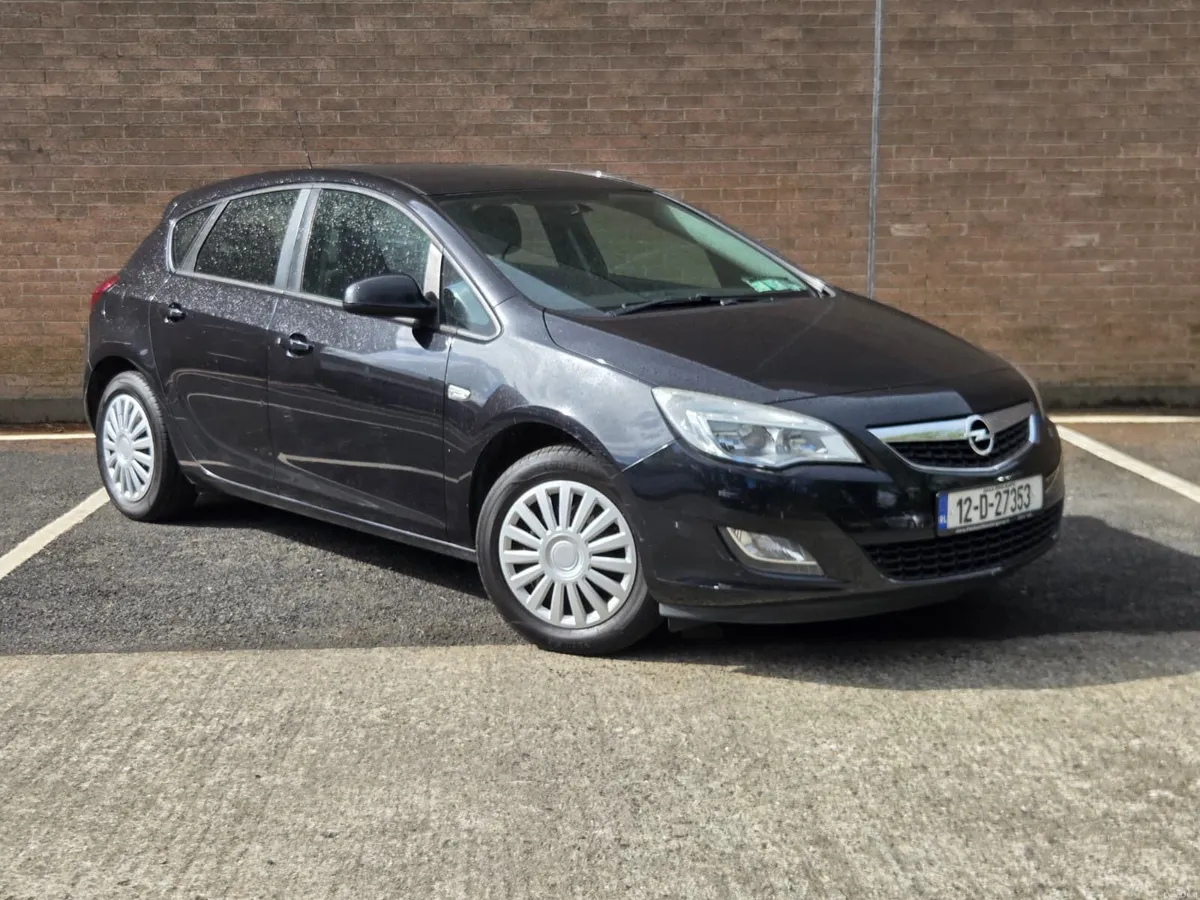 Opel Astra 2012 - Image 2