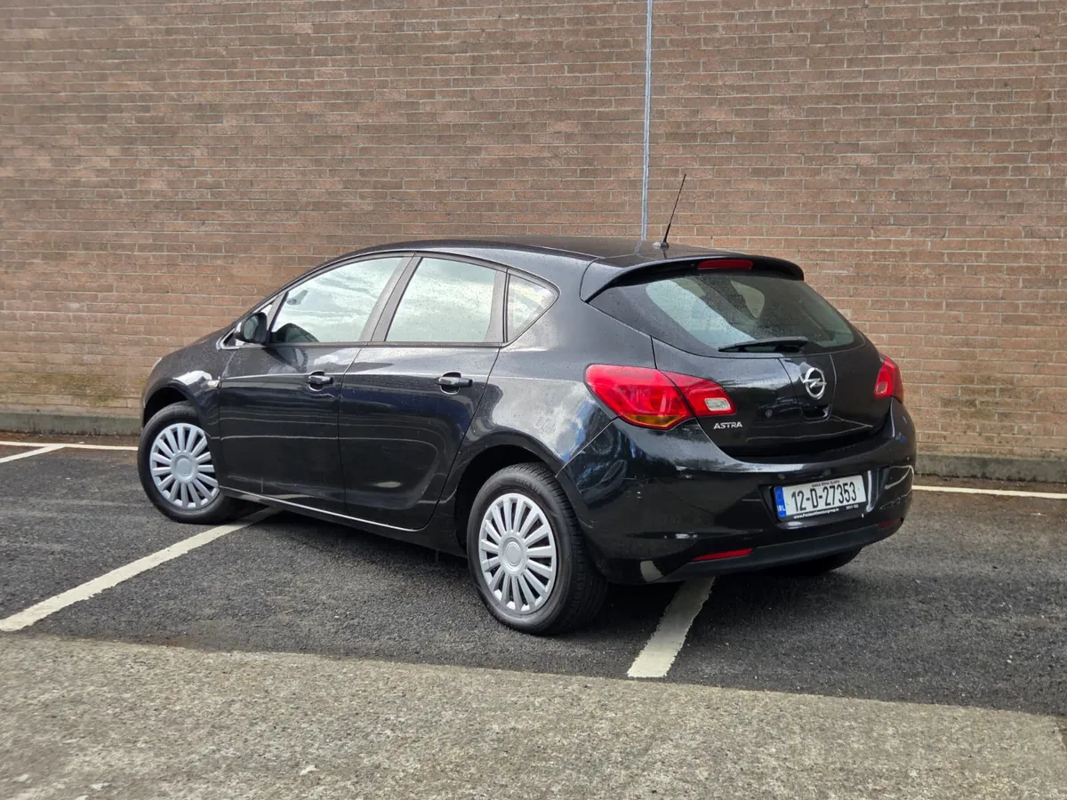 Opel Astra 2012 - Image 3