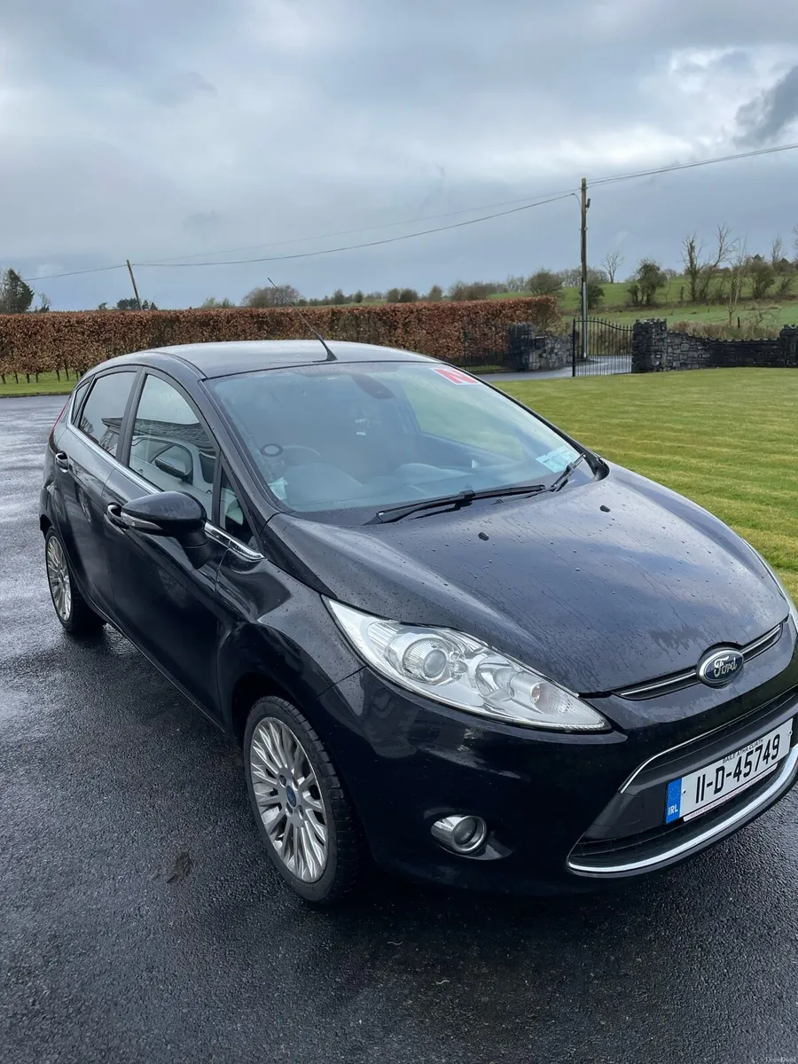 2011 Ford Fiesta - Image 1