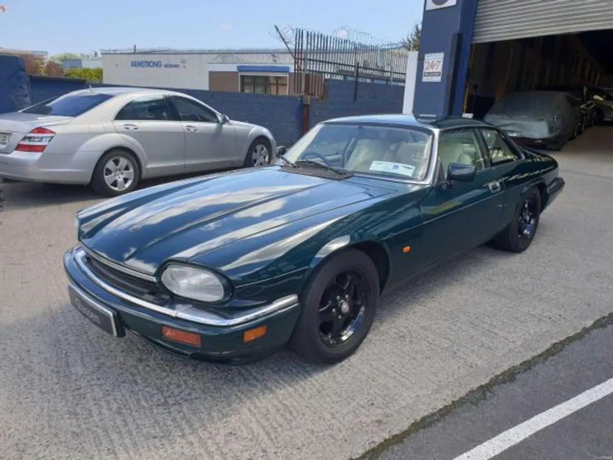 Jaguar XJ 4.0// STUNNING FINISHED IN BRITISH RACIN - Image 1