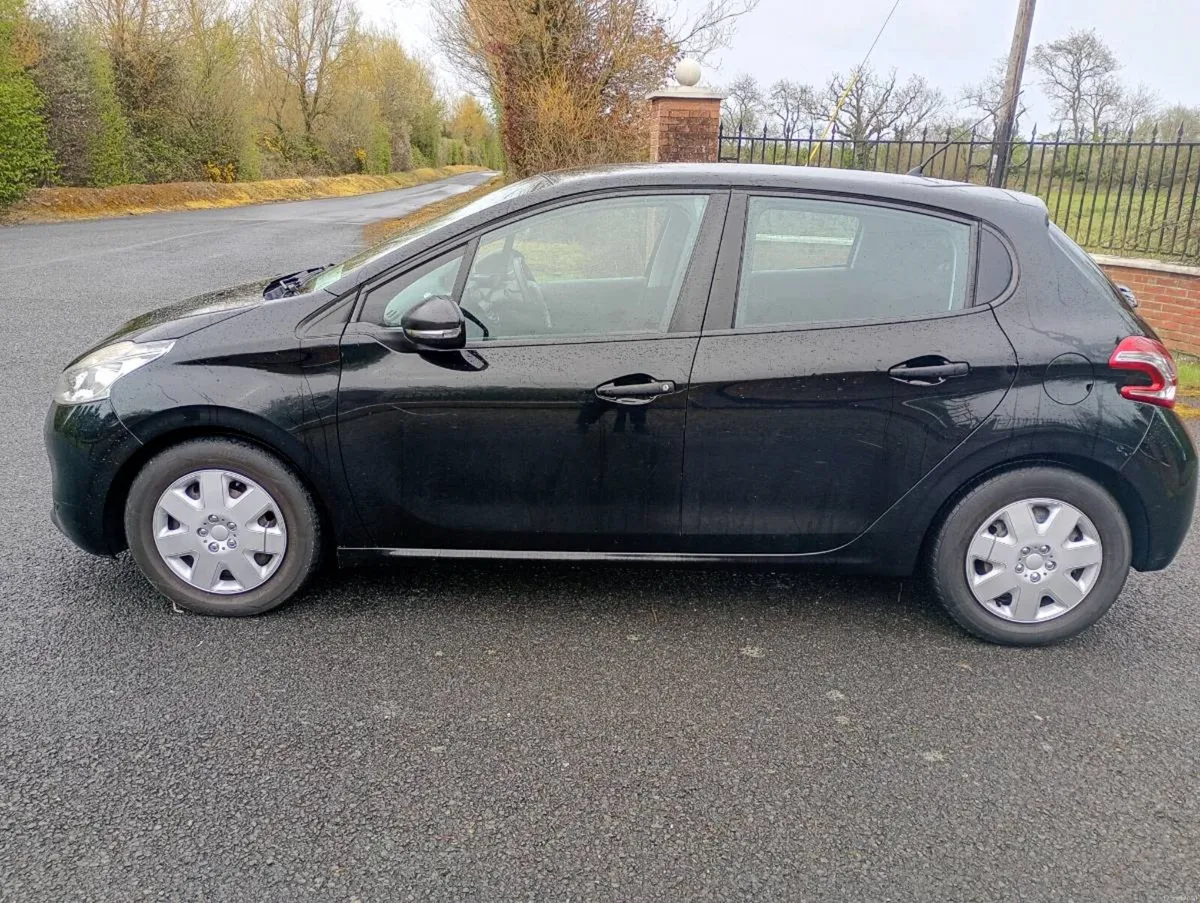 Peugeot 208 - Image 3