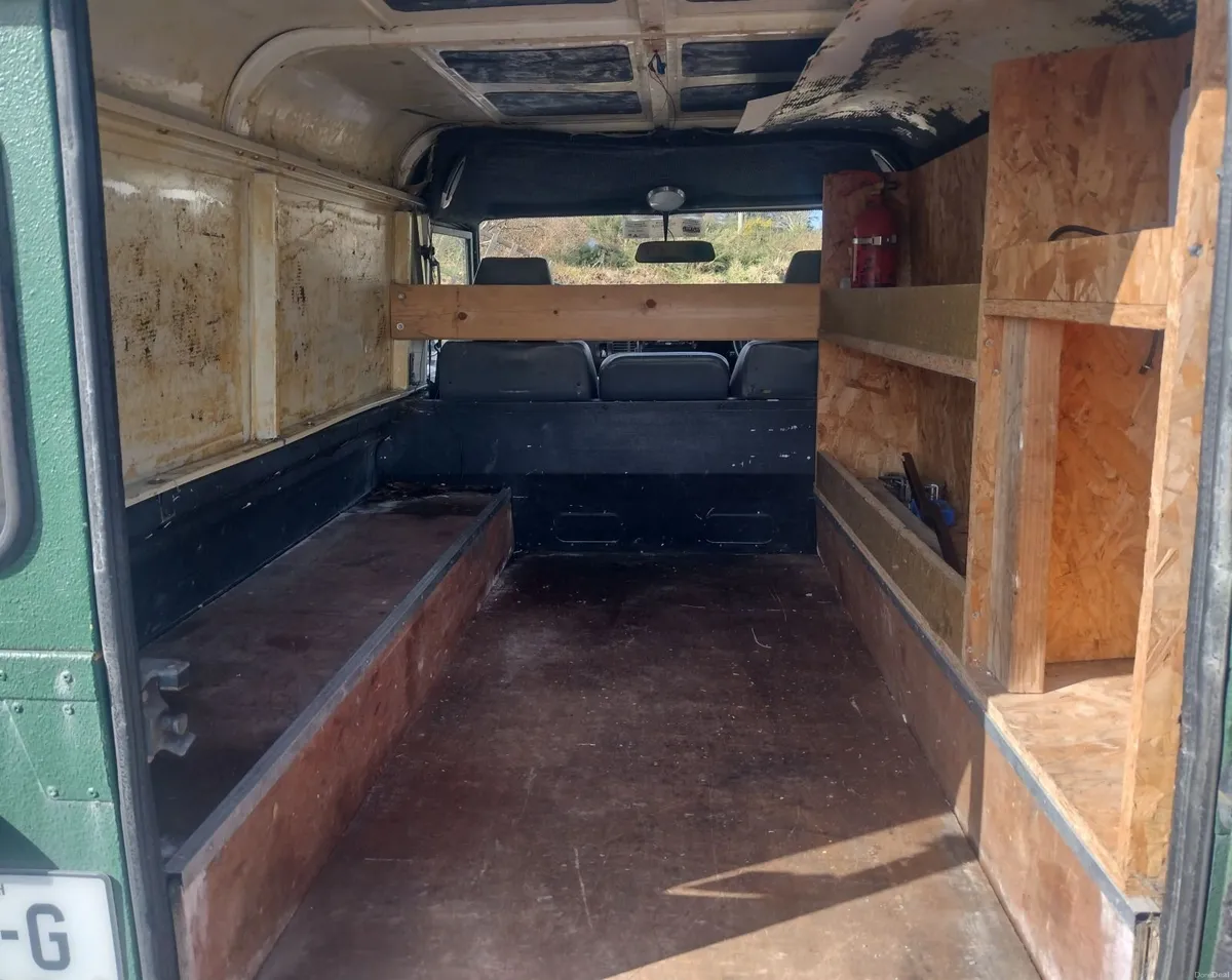 Land Rover Defender 2000 - Image 2