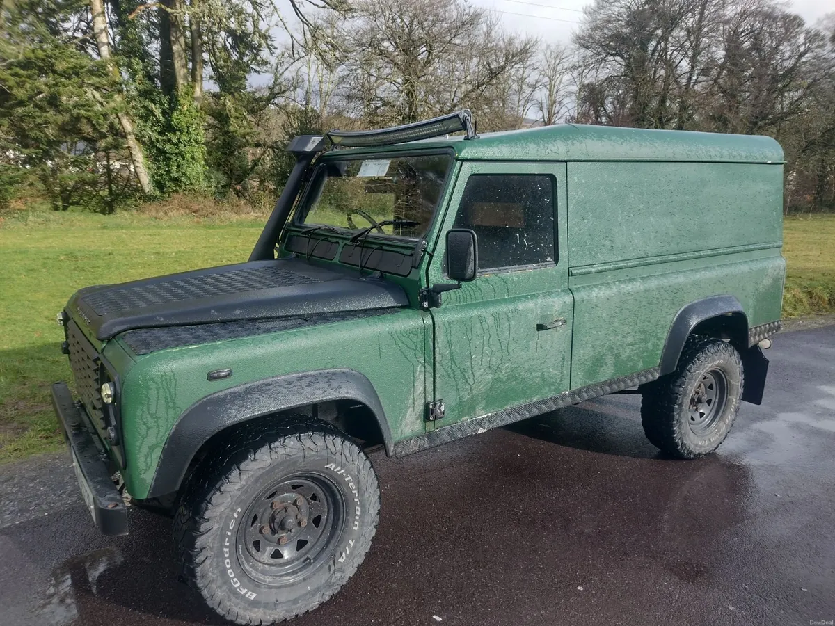 Land Rover Defender 2000 - Image 1