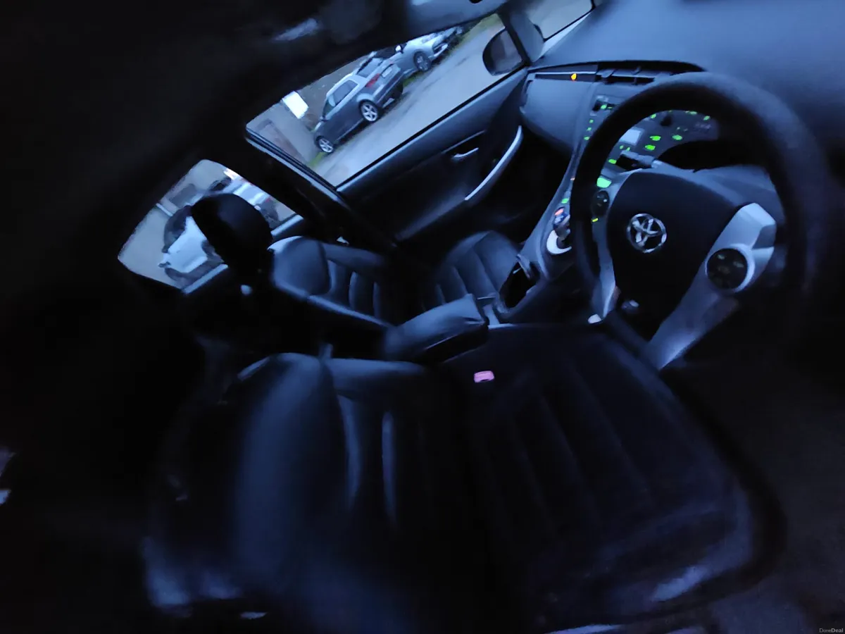 Toyota Prius 2010 hybrid automatic €1650 - Image 2