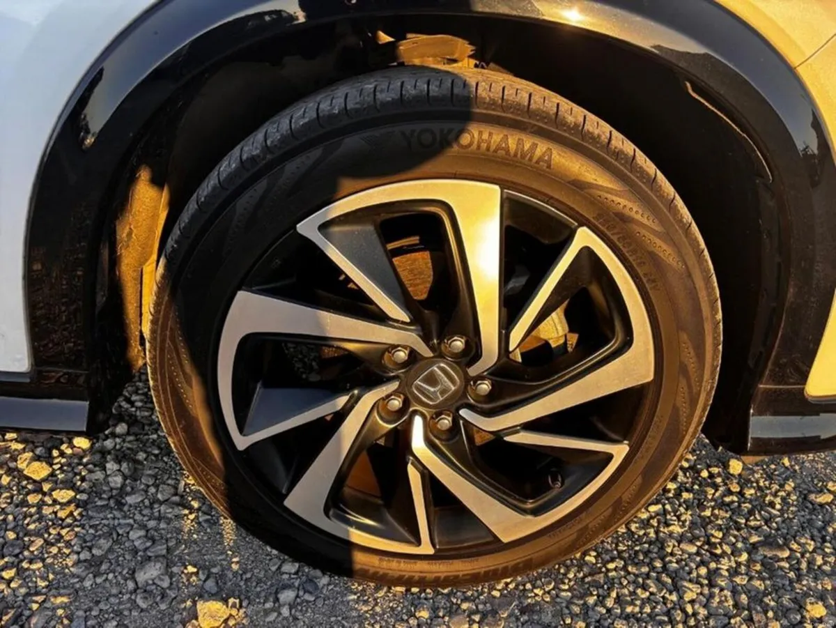 Honda Vezel RS Honda Sensing - Image 4