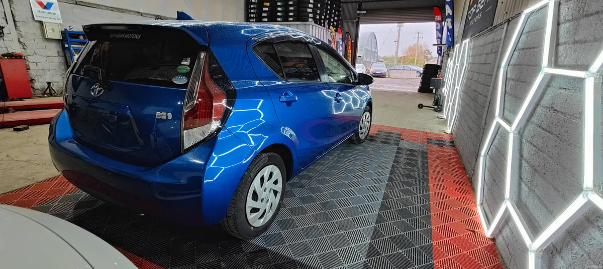 152 Toyota Aqua 1.5 self charging petrol Hybrid - Image 4