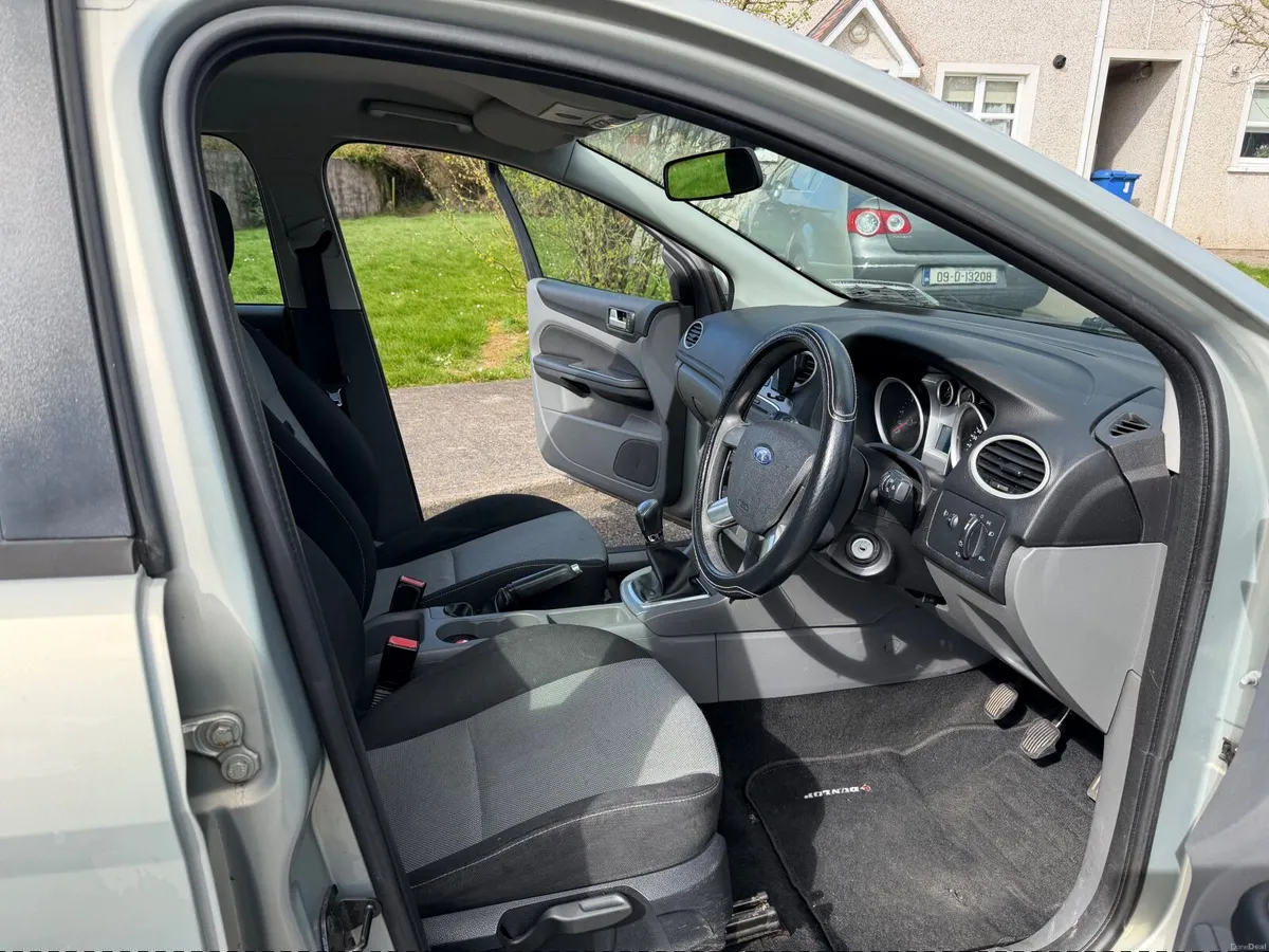 Ford Focus 2010 - Image 4