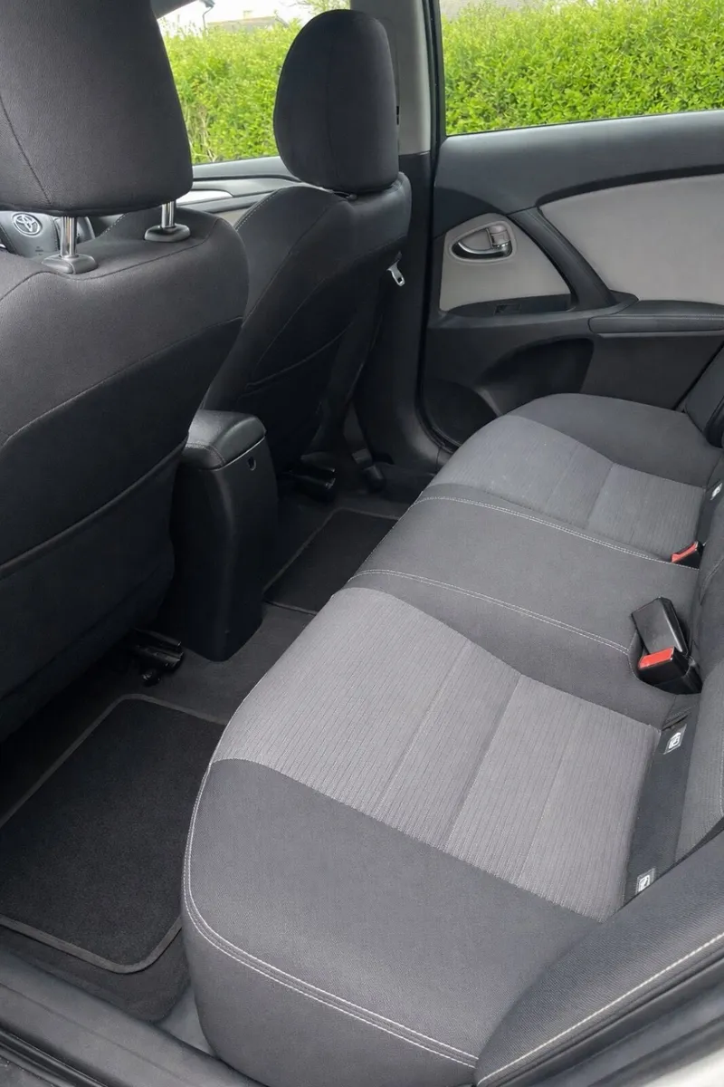Toyota Avensis 2015 1.6 Diesel - Image 3