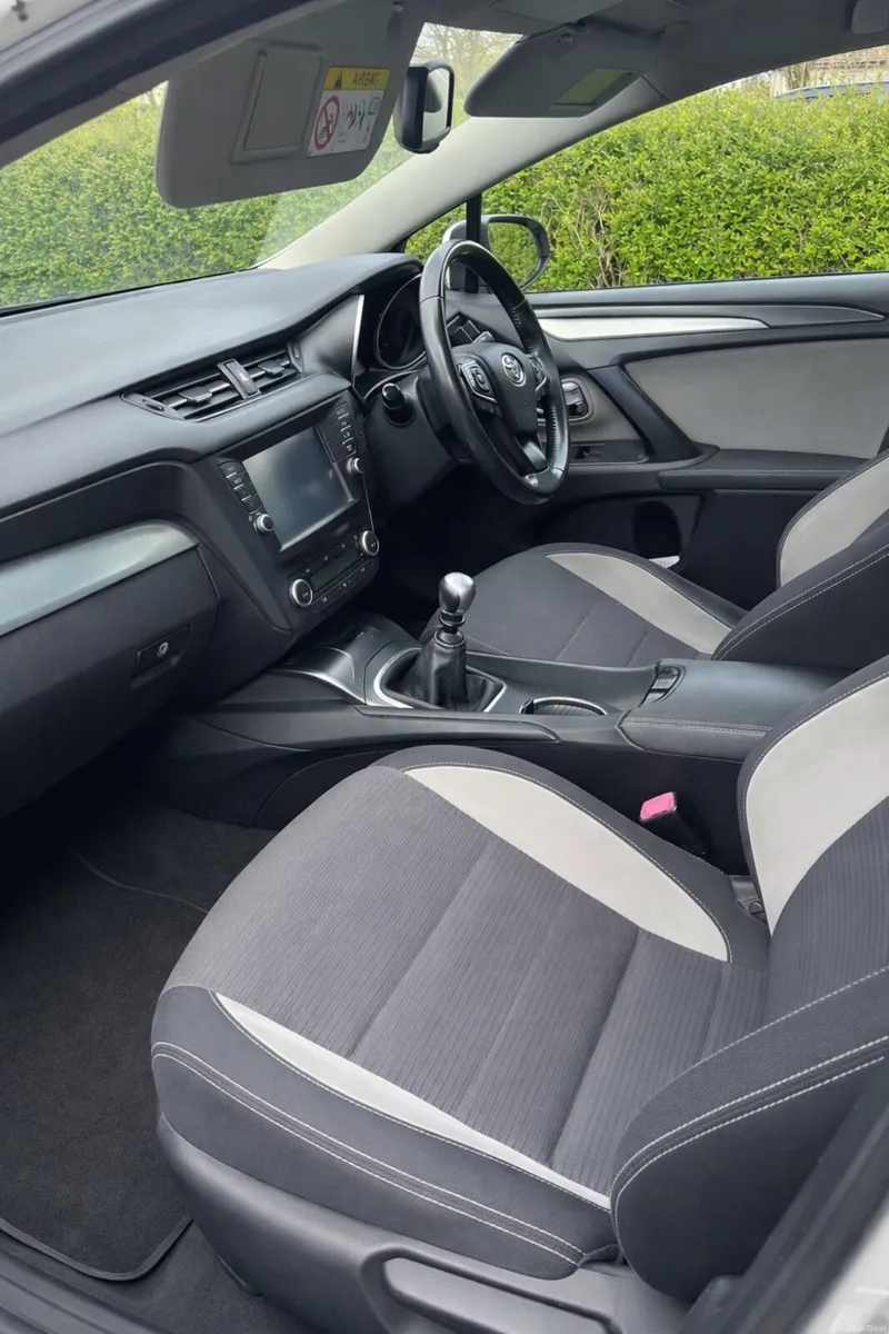 Toyota Avensis 2015 1.6 Diesel - Image 2