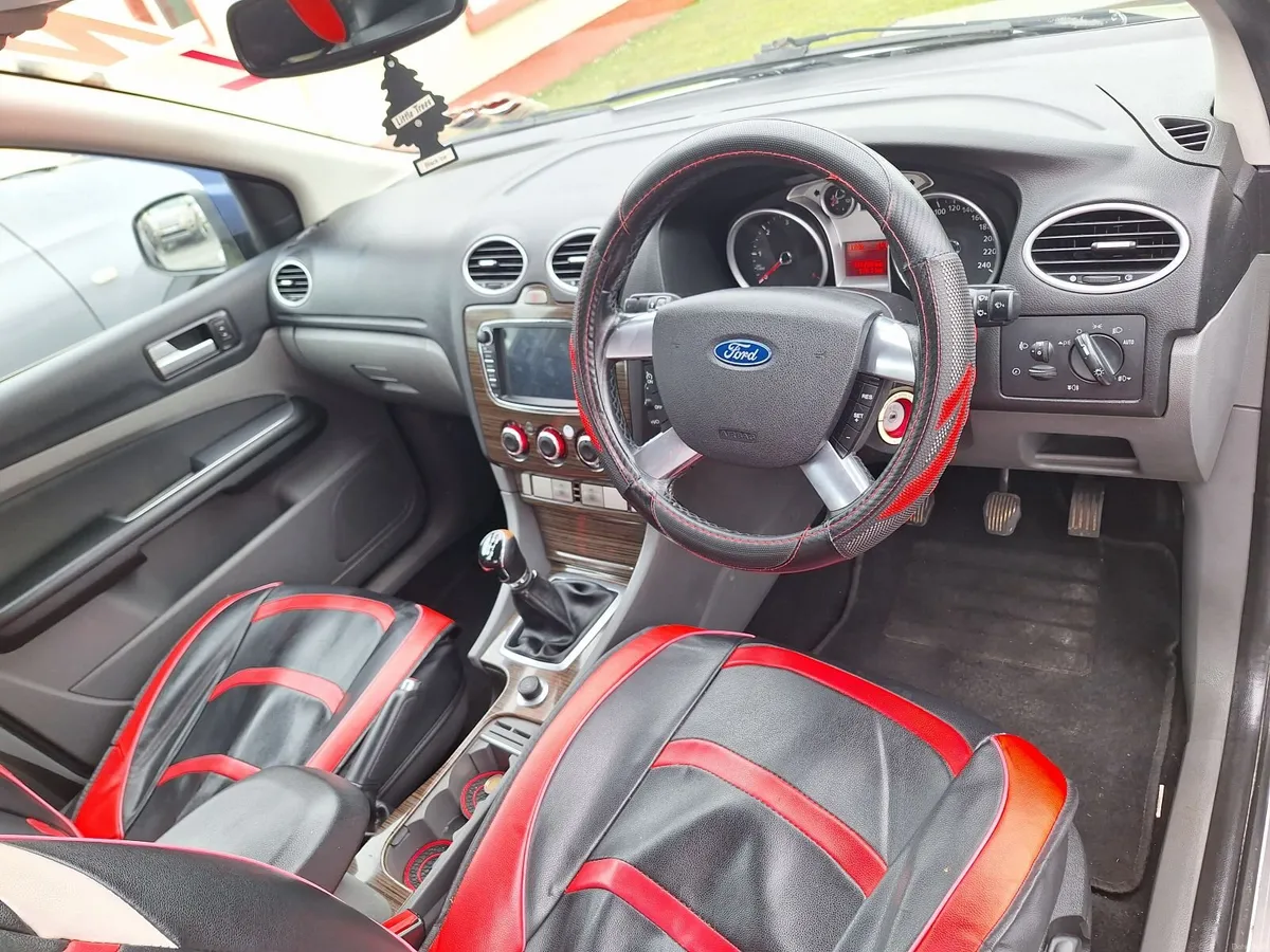 Ford Focus 2010 - Image 3