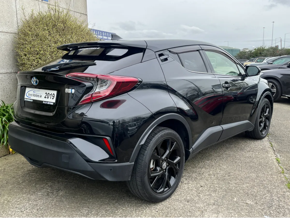 Toyota C-HR SOL NERO AUTOMATIC HYBRID 1.8 PETROL / - Image 4