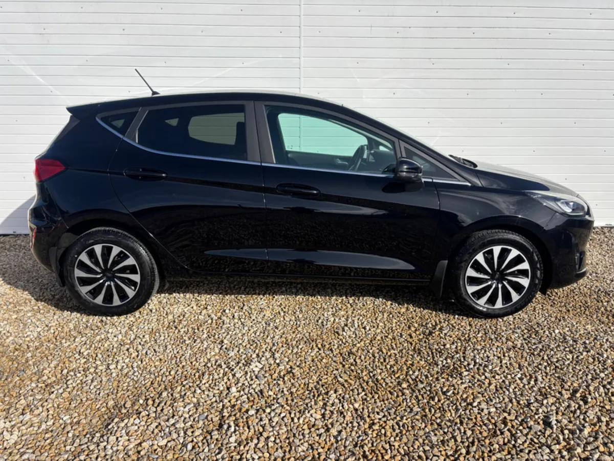 Ford Fiesta TITANIUM 1.0T 100 S6.2 M6 F 4DR - Image 4