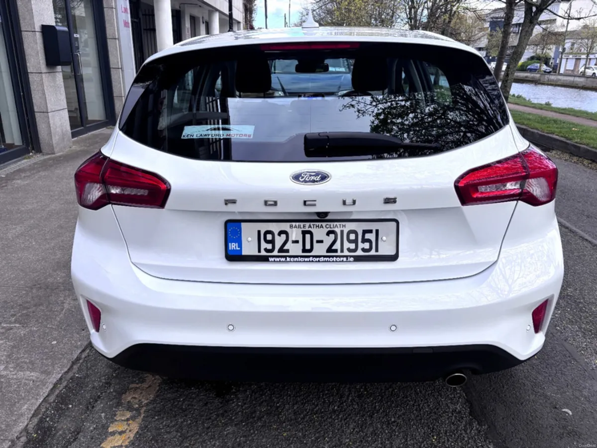 Ford Focus TITANIUM 1.0 125PS AUTO 5DR - Image 4