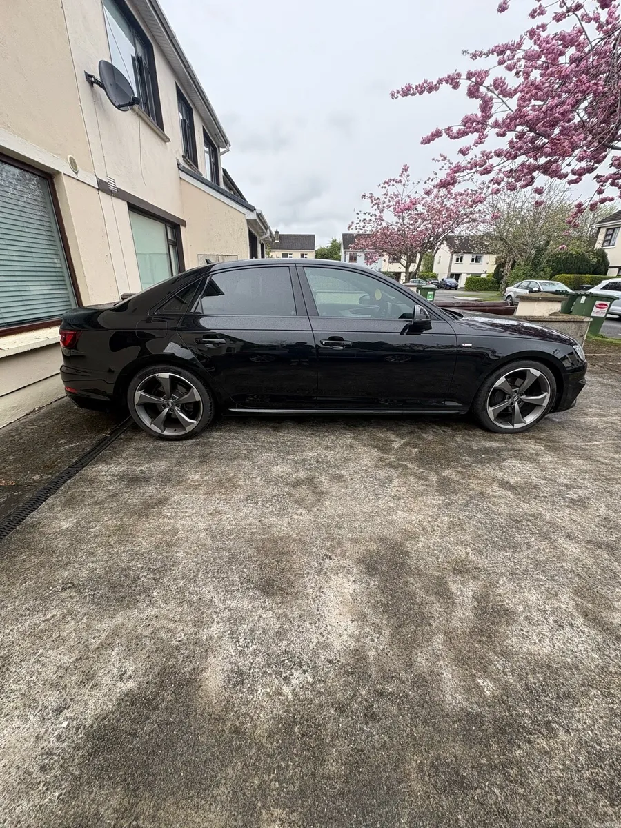 181 Audi A4 2.0 TDI 190 S-Line Black Edition - Image 3