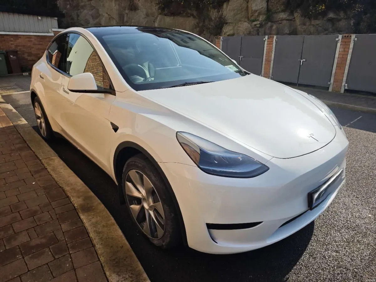 Tesla Model Y 2023 - Image 3