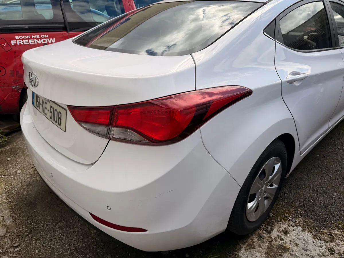 Hyundai Elantra 2015 Automatic - Image 4