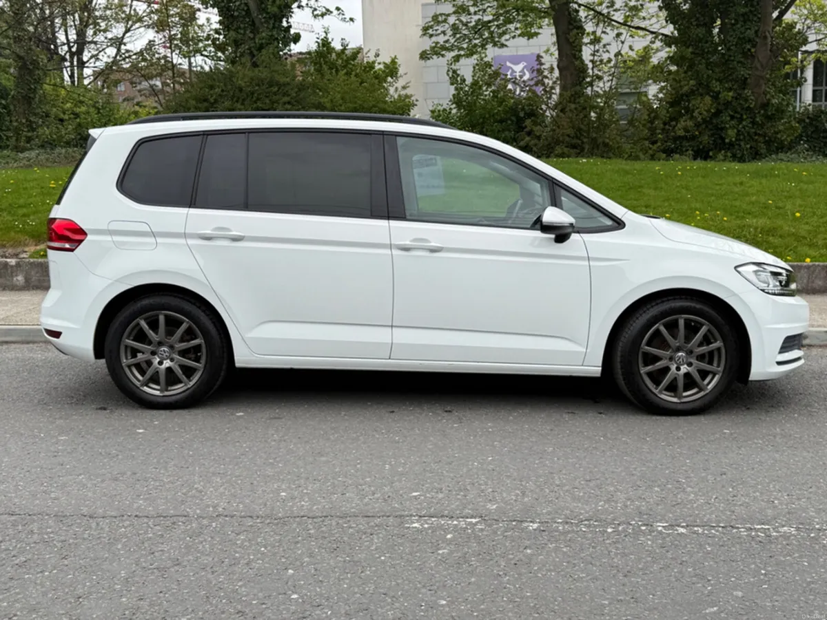 Volkswagen Touran 1.4 TSI DSG Highline Facelift up - Image 3