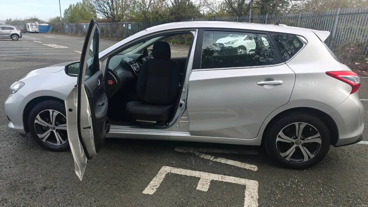 2016 Nissan Pulsar Passenger Swivel Seat - Image 2