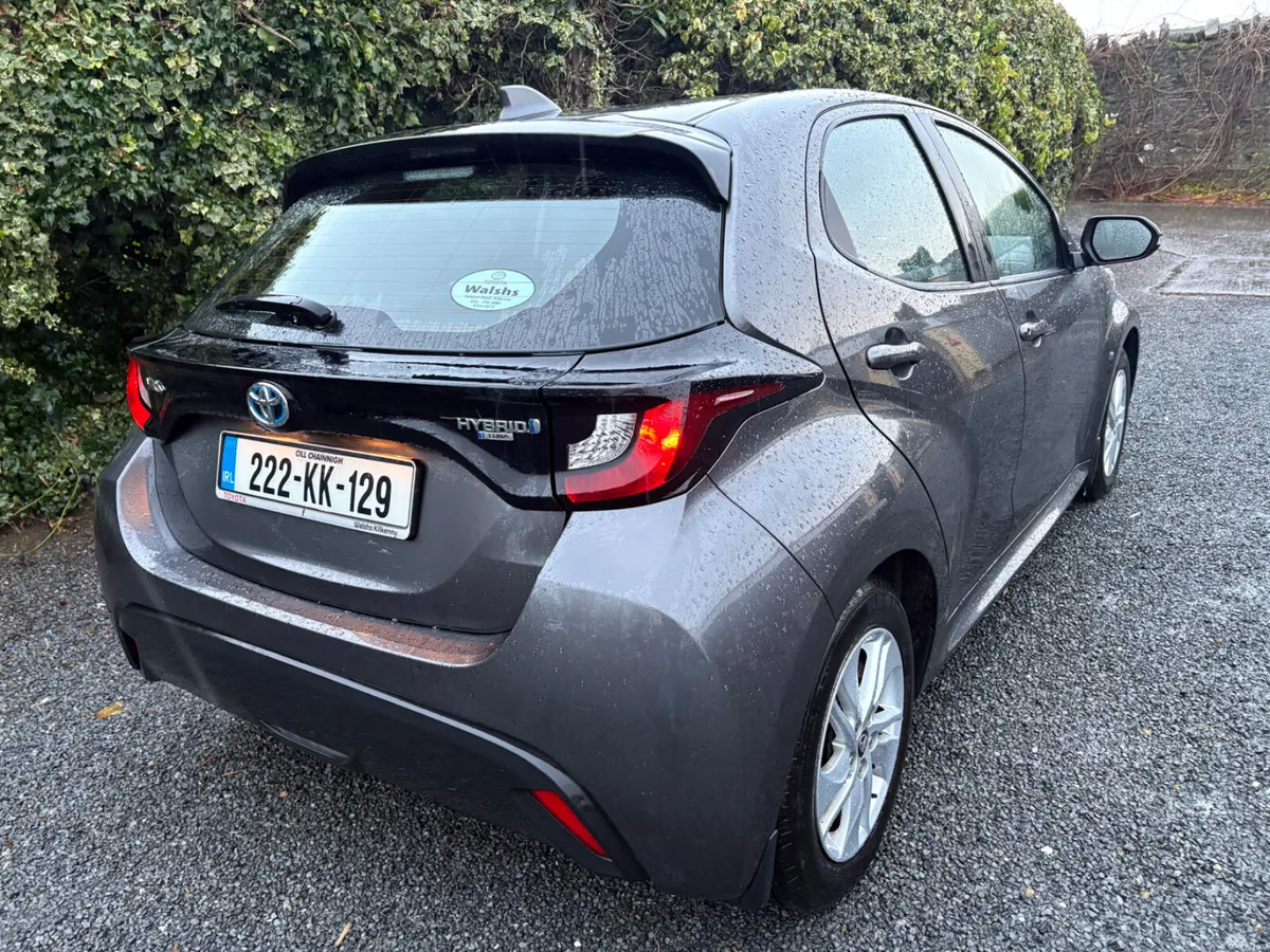 Toyota Yaris 2022 Hybrid - Image 3