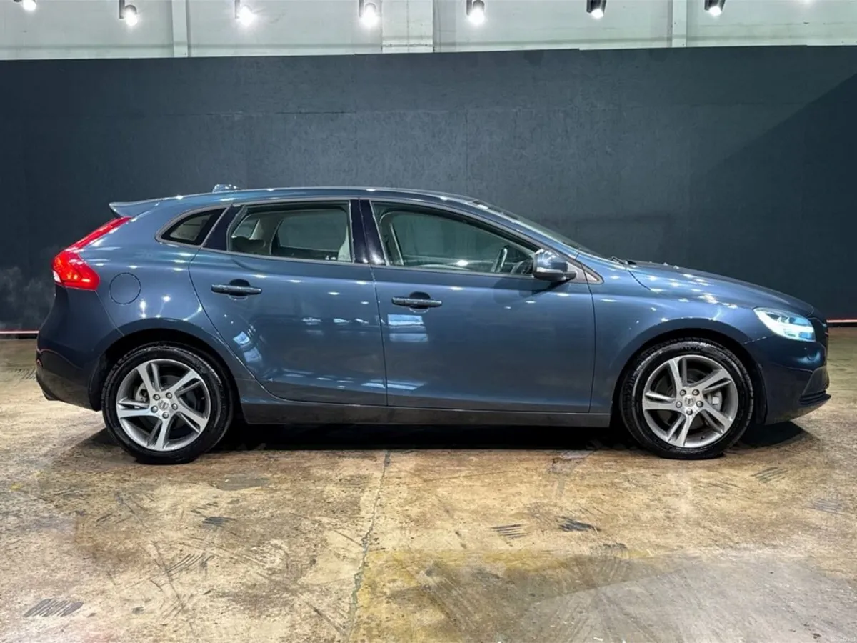 Volvo V40 1.5 AUTOMATIC - HIGH SPEC - MOMENTUM EDI - Image 3