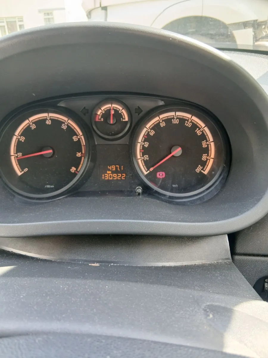 Opel Corsa 2012 - Image 2