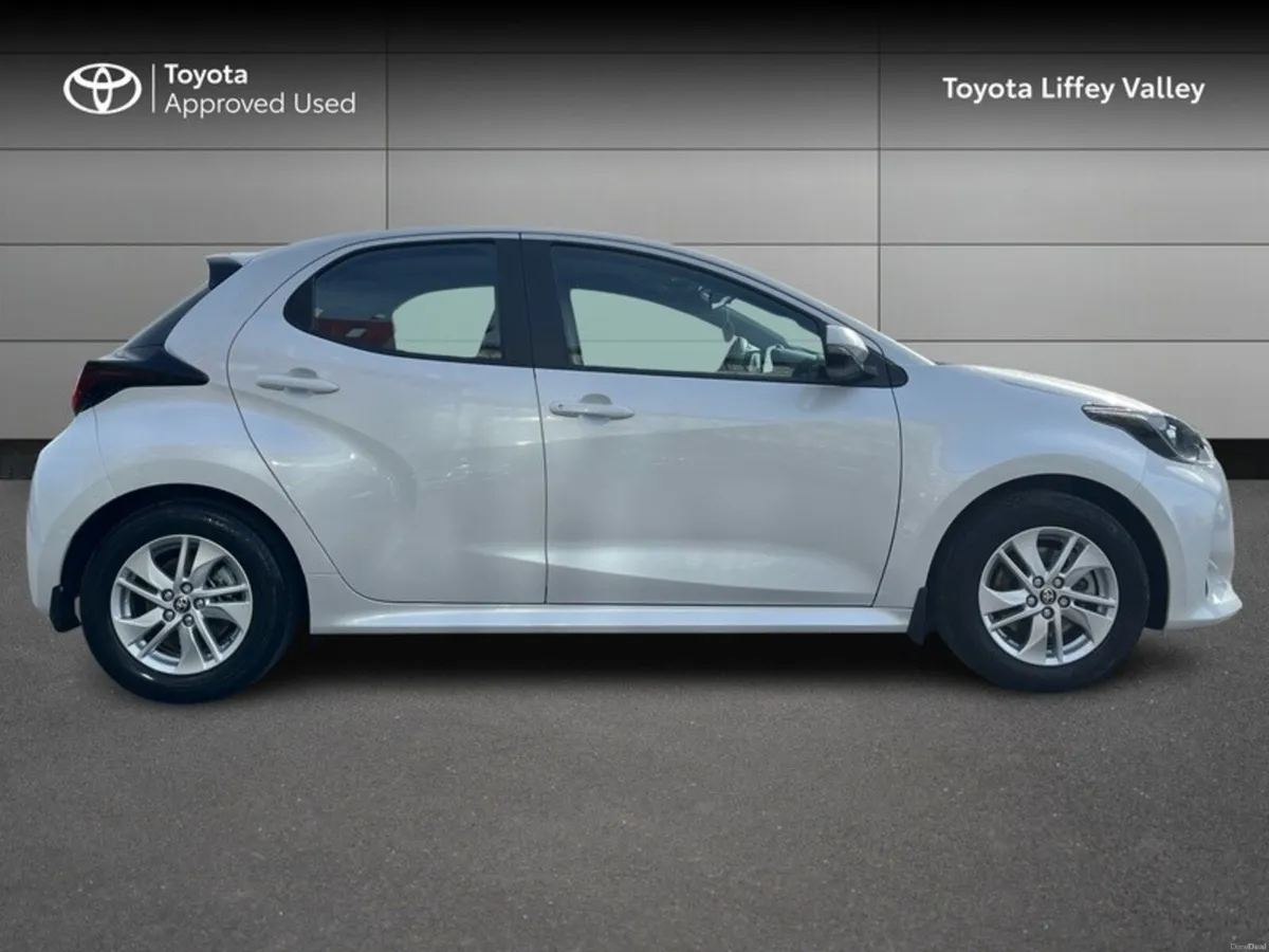 Toyota Yaris YARIS HYBRID LUNA - Image 3