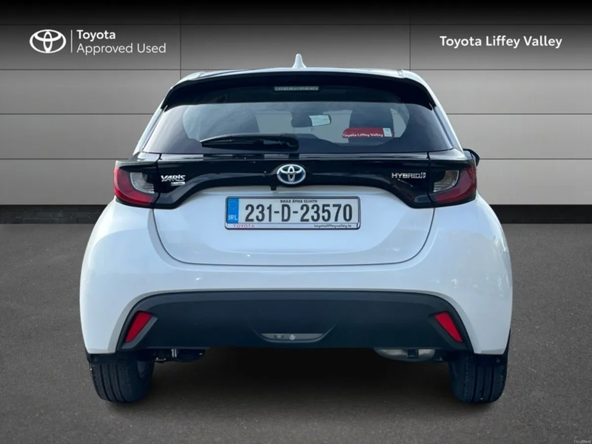 Toyota Yaris YARIS HYBRID LUNA - Image 4