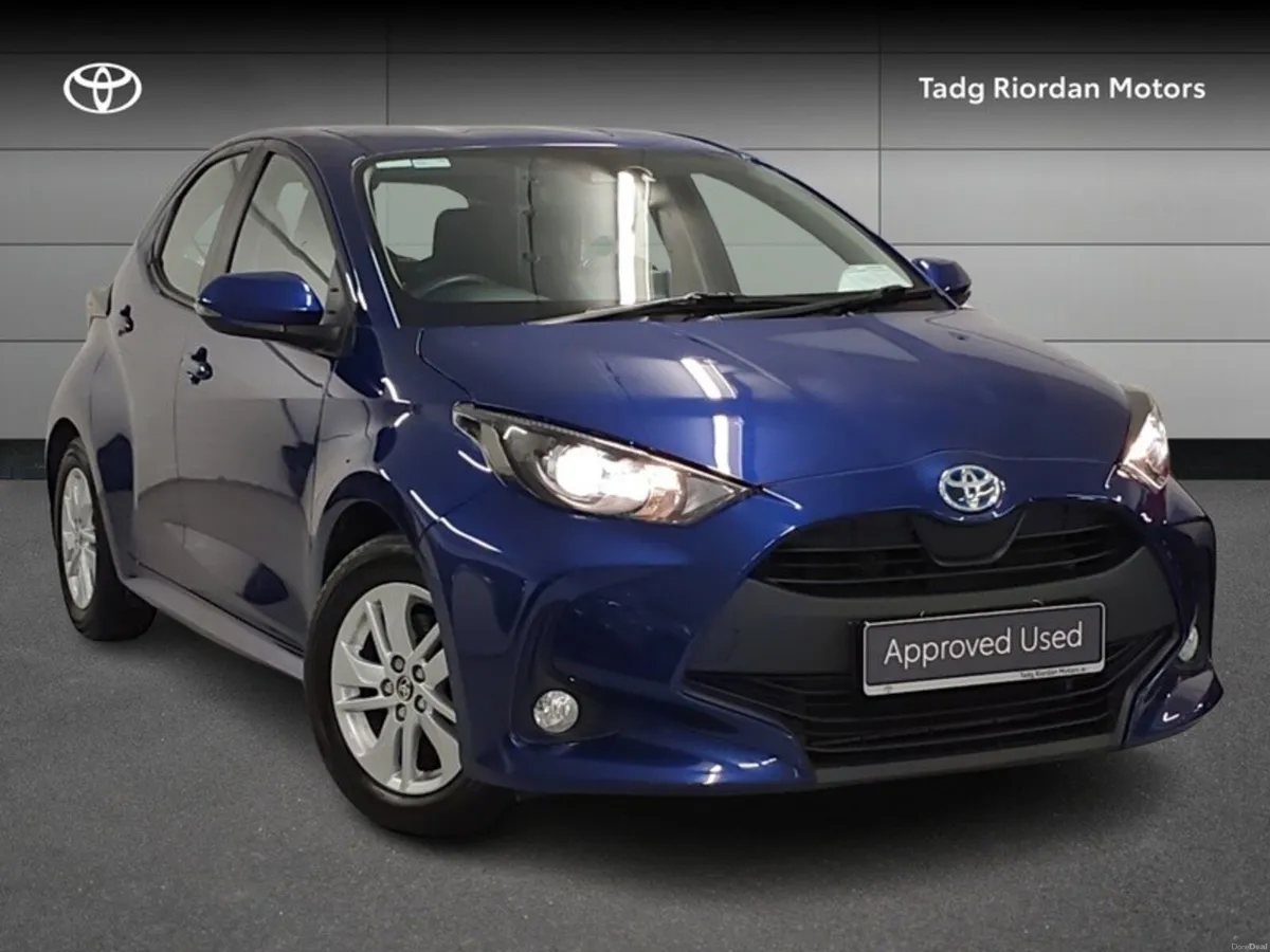 Toyota Yaris 1.5 HYBRID LUNA 4DR AUTO - Image 1