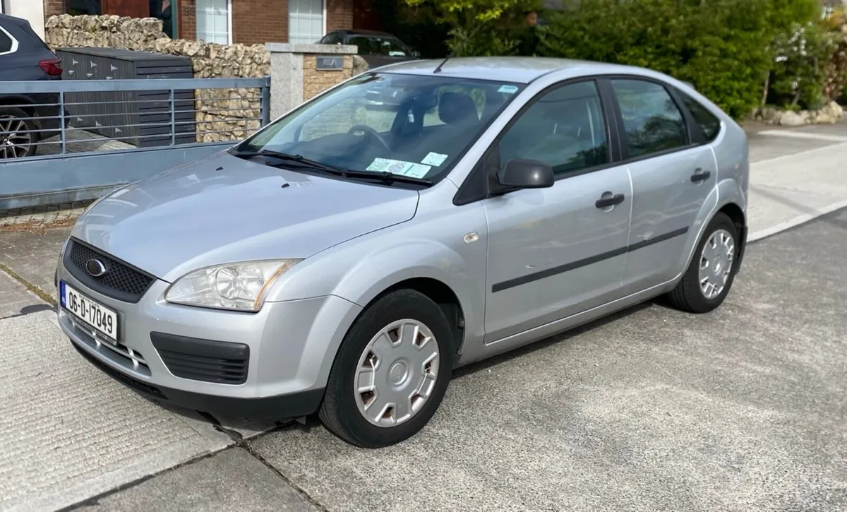 2006 Ford Focus 1.4 petrol 5-door silver hatchback - Image 1