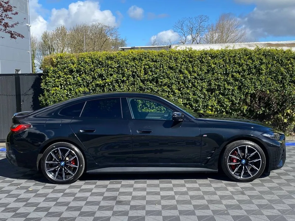 BMW i4 M-SPORT XDRIVE40E // HARMAN/KARDON // LEATH - Image 2