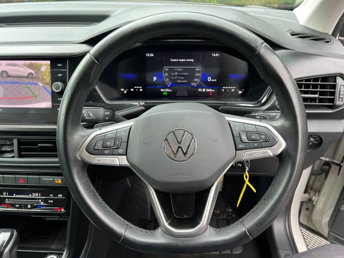 Volkswagen T-Cross LIFE 1.0 TSI // APPLE CARPLAY/A - Image 4