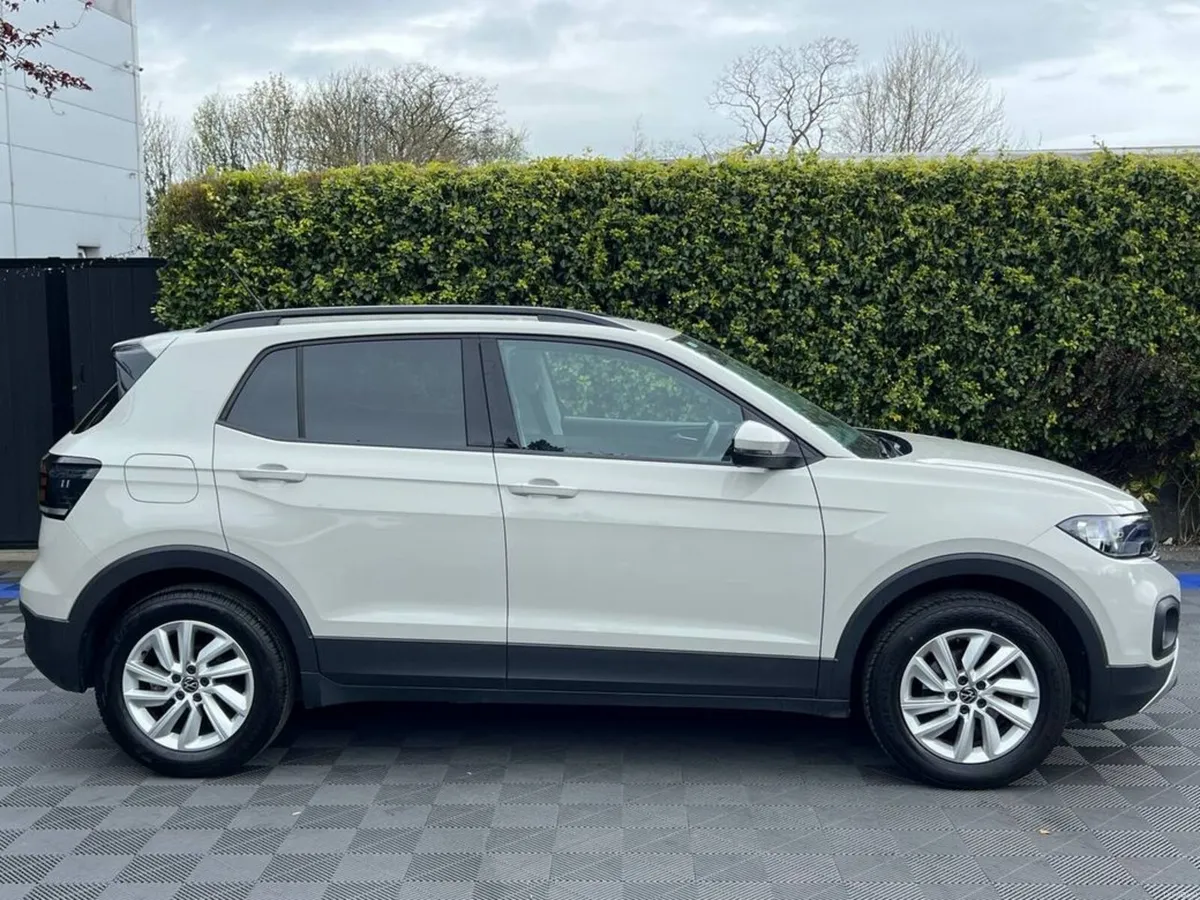 Volkswagen T-Cross LIFE 1.0 TSI // APPLE CARPLAY/A - Image 2