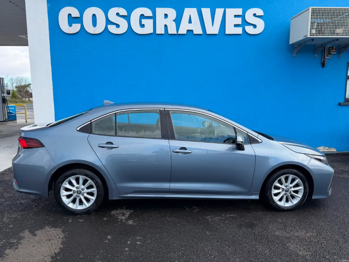 Toyota Corolla 1.8 Hybrid Luna Saloon * REVERSING - Image 2