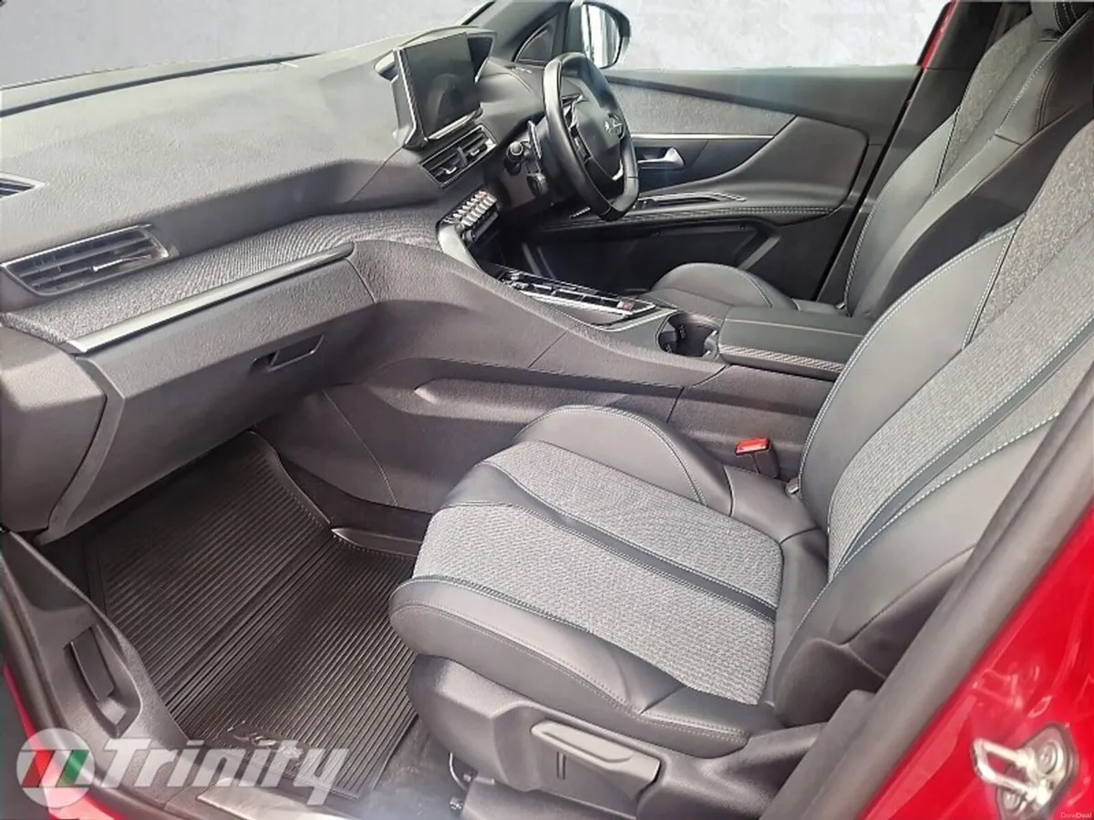 Peugeot 3008 ** PHEV** APPLE CARPLAY / ANDROID AUT - Image 6