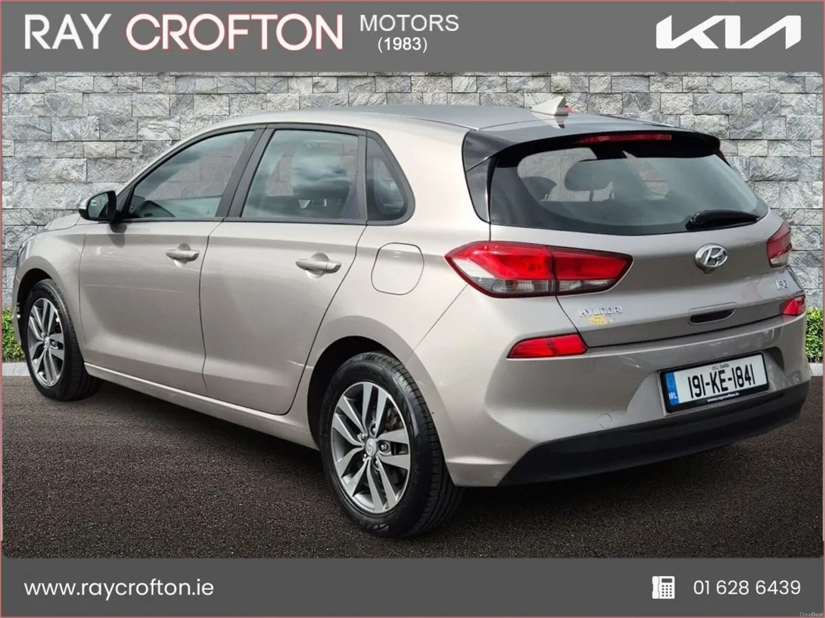 Hyundai i30 Petrol Deluxe Turbo - Image 4