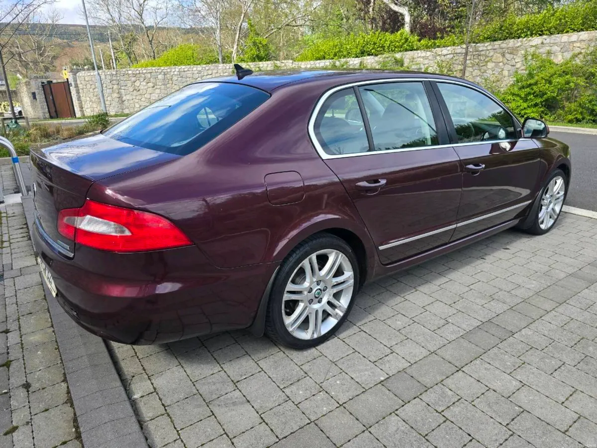 SKODA SUPERB AMBITION / NCT & TAX! - Image 4