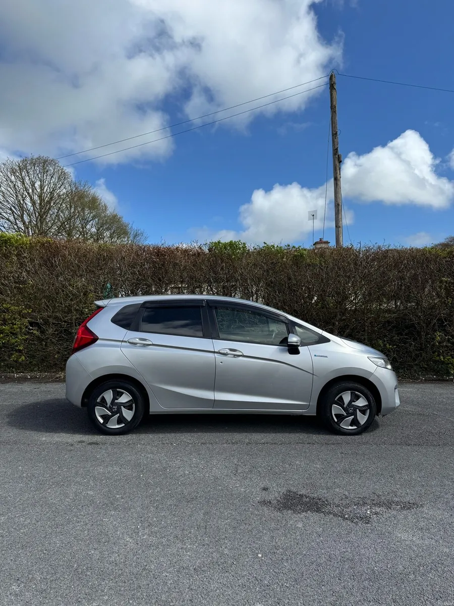 2015 Honda Fit 4WD Auto Hybrid - Image 2