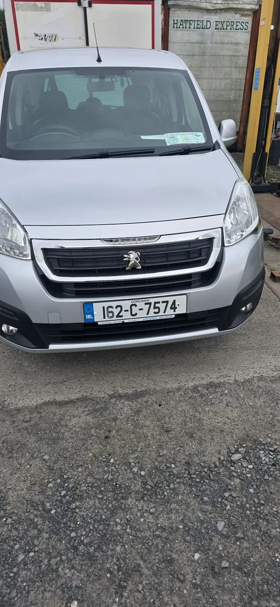 *** TAXI ****Peugeot Partner 2016 - Image 3