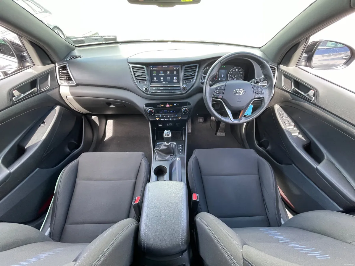 EXECUTIVE SE - APPLE PLAY - 200 TAX - Image 3