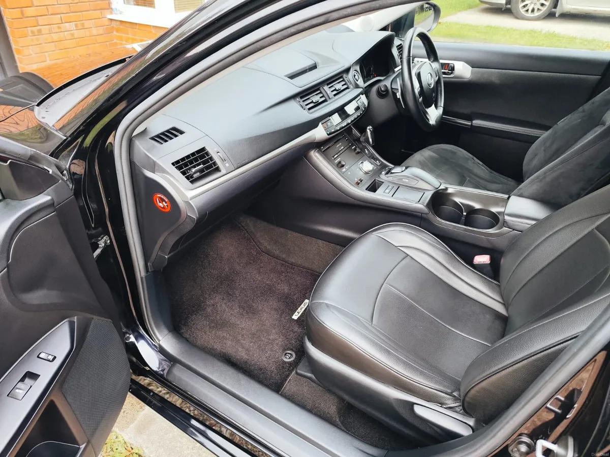 Lexus CT200H 2012 - Image 4