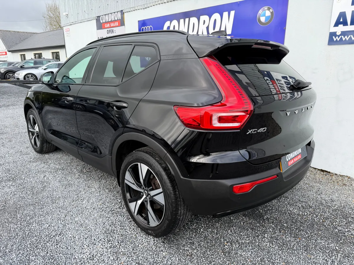 2022 VOLVO XC40 R-DESIGN T4 RECHARGE - Image 3
