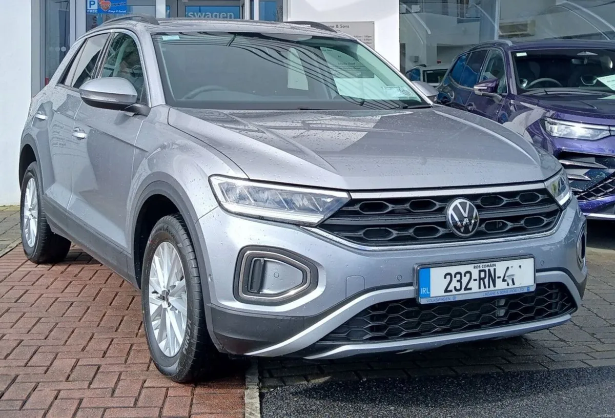 Volkswagen T-Roc Life 2.0 TDI 116HP **REAR VIEW CA - Image 1