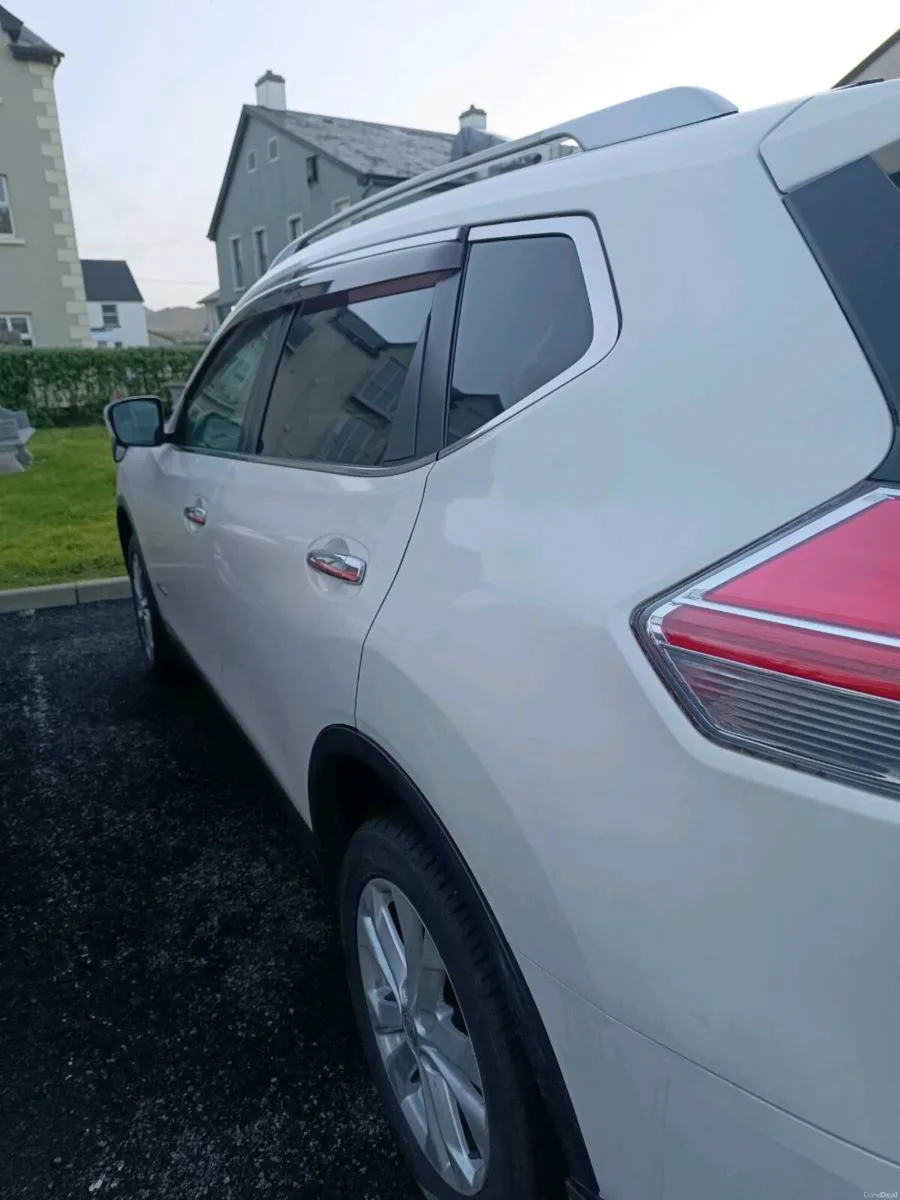 2015 - Nissan X-Trail -Hybrid - petrol - automatic - Image 3