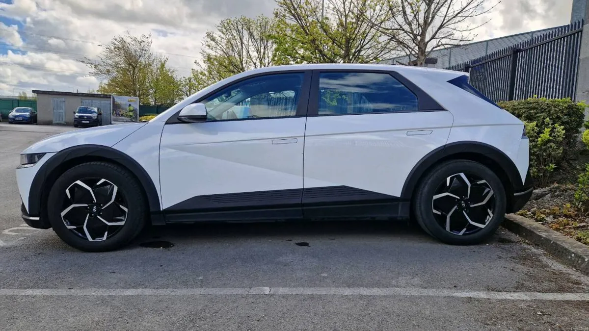 Hyundai Ionic 5 - Image 2