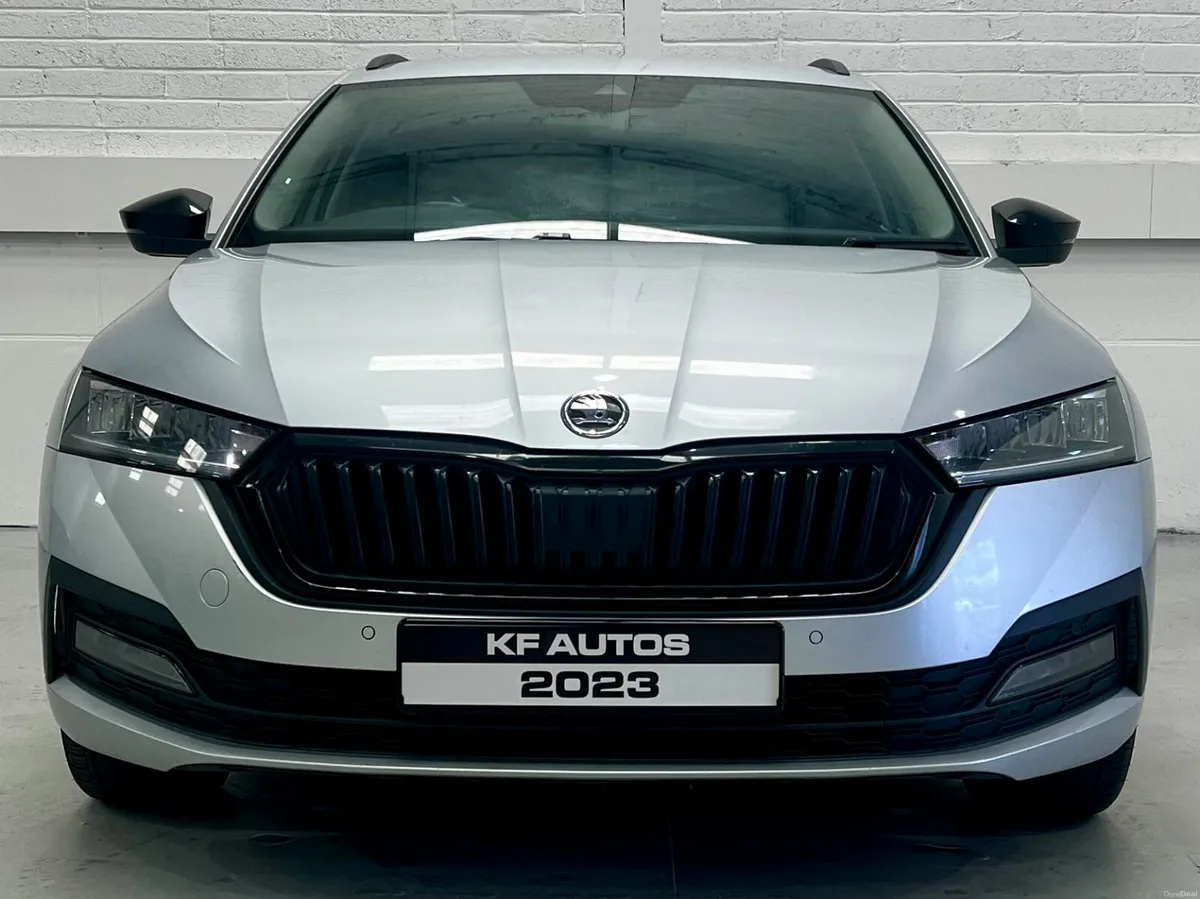 Skoda Octavia Combi Ambition 2.0TDI 6 Speed Manual - Image 2