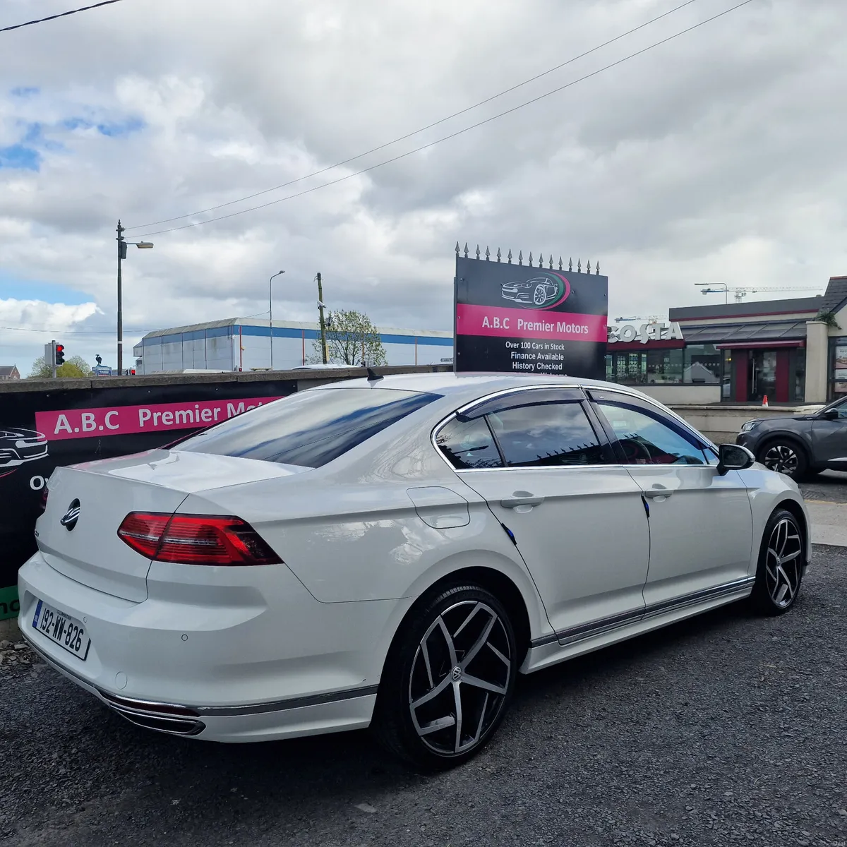 Volkswagen Passat 2.0 TDI 150HP Highline - Image 4