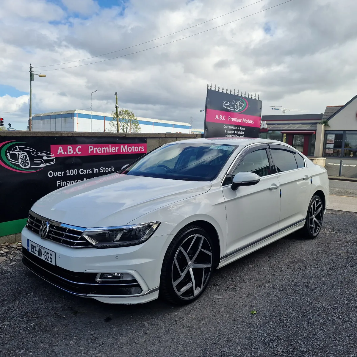 Volkswagen Passat 2.0 TDI 150HP Highline - Image 2